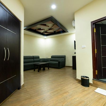Comfy Luxury Hotel บังกาลอร์ ภายนอก รูปภาพ