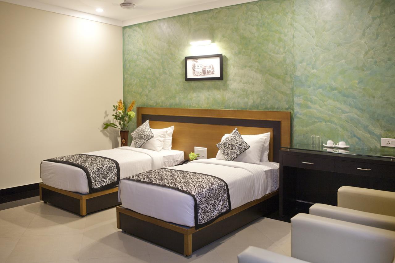 Comfy Luxury Hotel บังกาลอร์ ภายนอก รูปภาพ