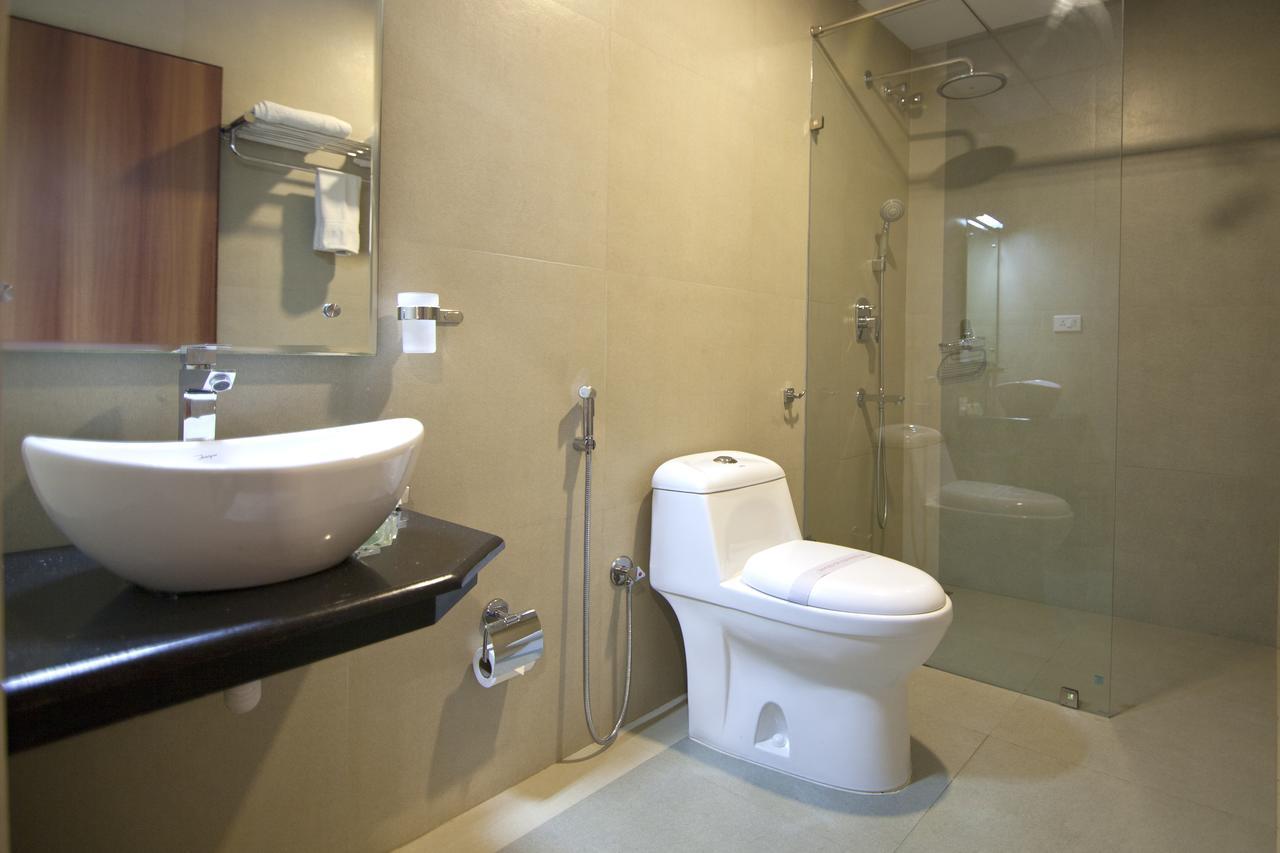 Comfy Luxury Hotel บังกาลอร์ ภายนอก รูปภาพ