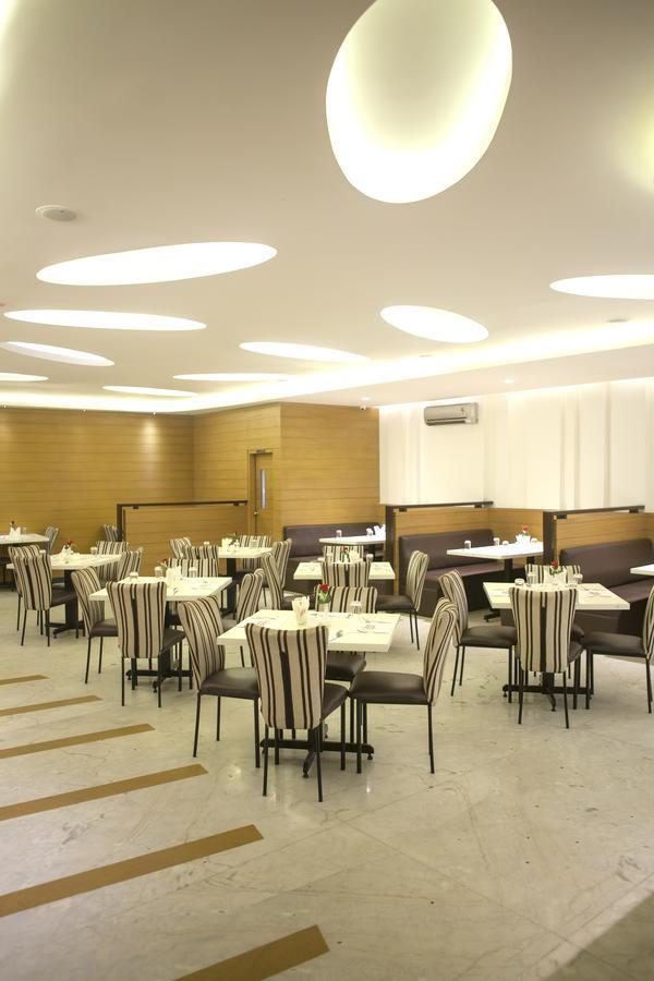 Comfy Luxury Hotel บังกาลอร์ ภายนอก รูปภาพ