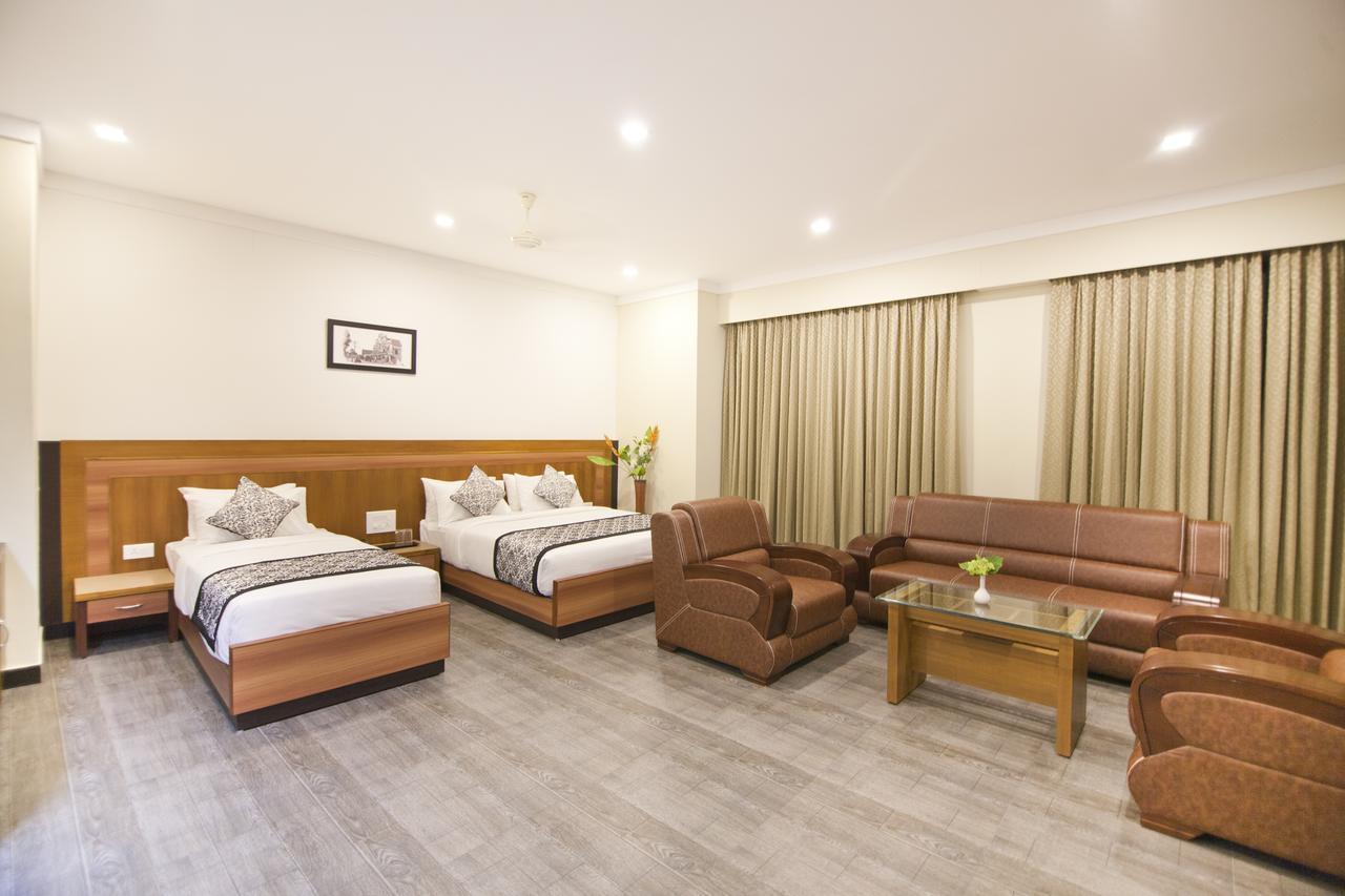 Comfy Luxury Hotel บังกาลอร์ ภายนอก รูปภาพ
