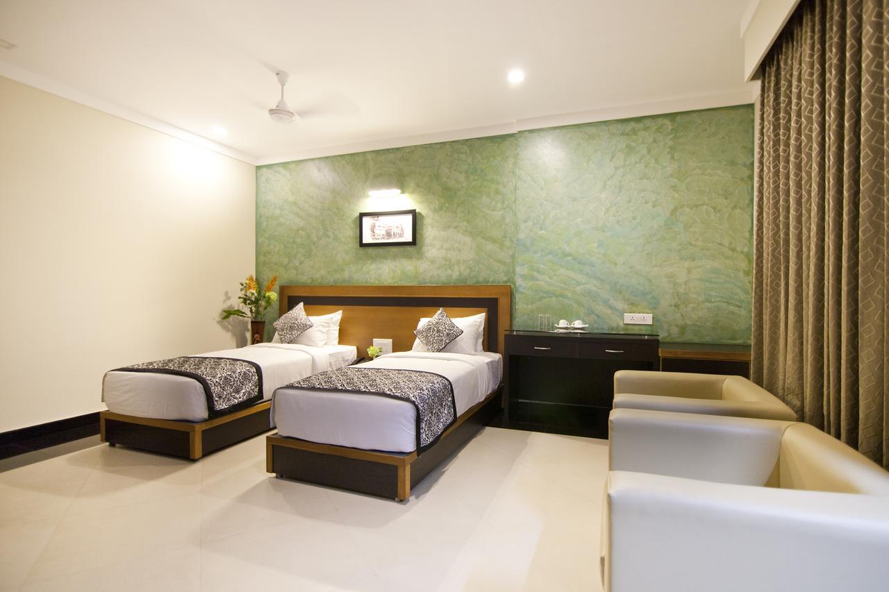 Comfy Luxury Hotel บังกาลอร์ ภายนอก รูปภาพ