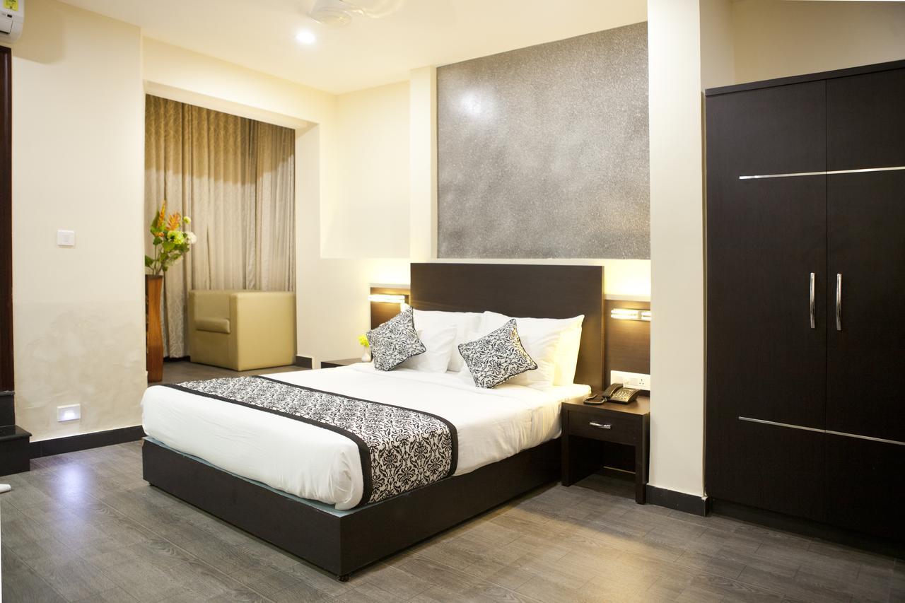 Comfy Luxury Hotel บังกาลอร์ ภายนอก รูปภาพ