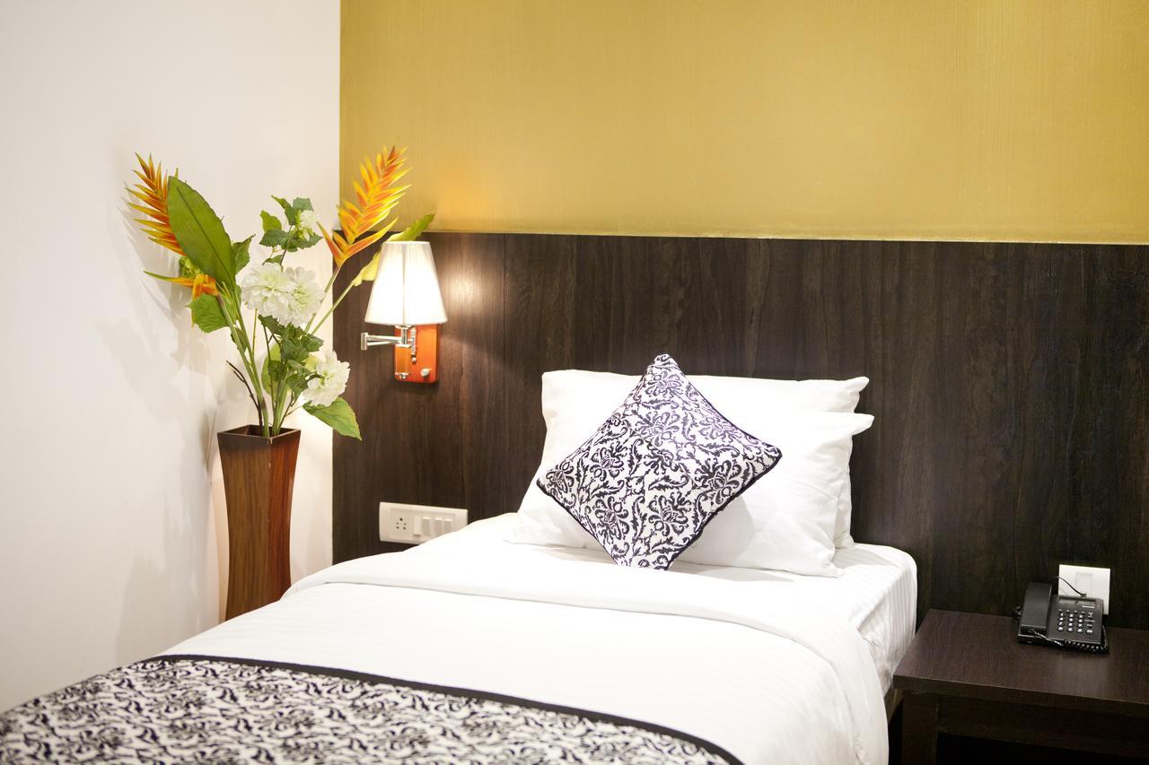 Comfy Luxury Hotel บังกาลอร์ ภายนอก รูปภาพ
