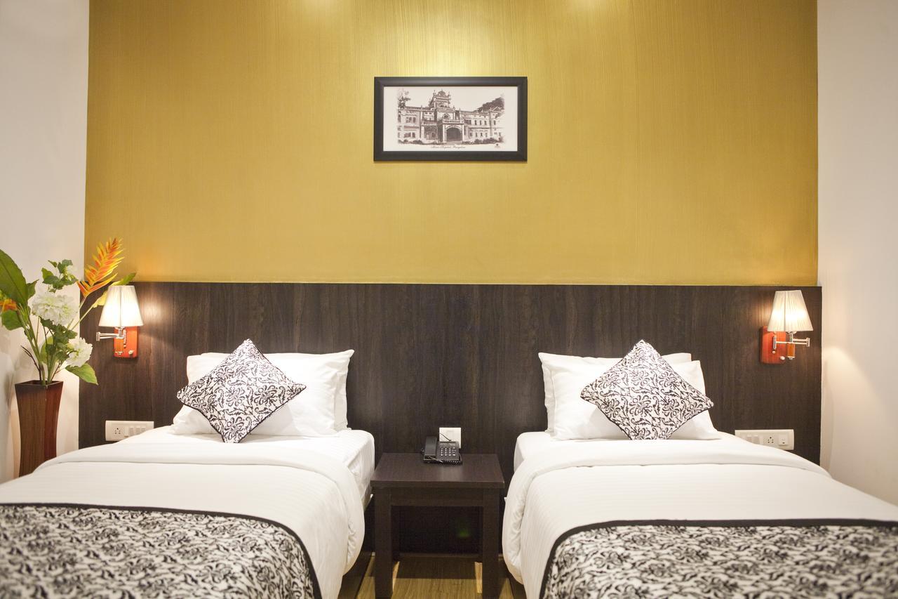 Comfy Luxury Hotel บังกาลอร์ ภายนอก รูปภาพ