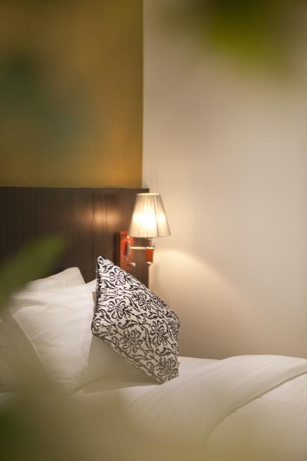 Comfy Luxury Hotel บังกาลอร์ ภายนอก รูปภาพ