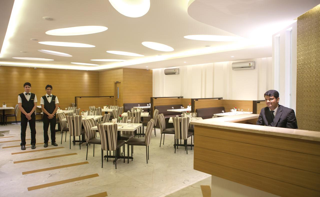 Comfy Luxury Hotel บังกาลอร์ ภายนอก รูปภาพ