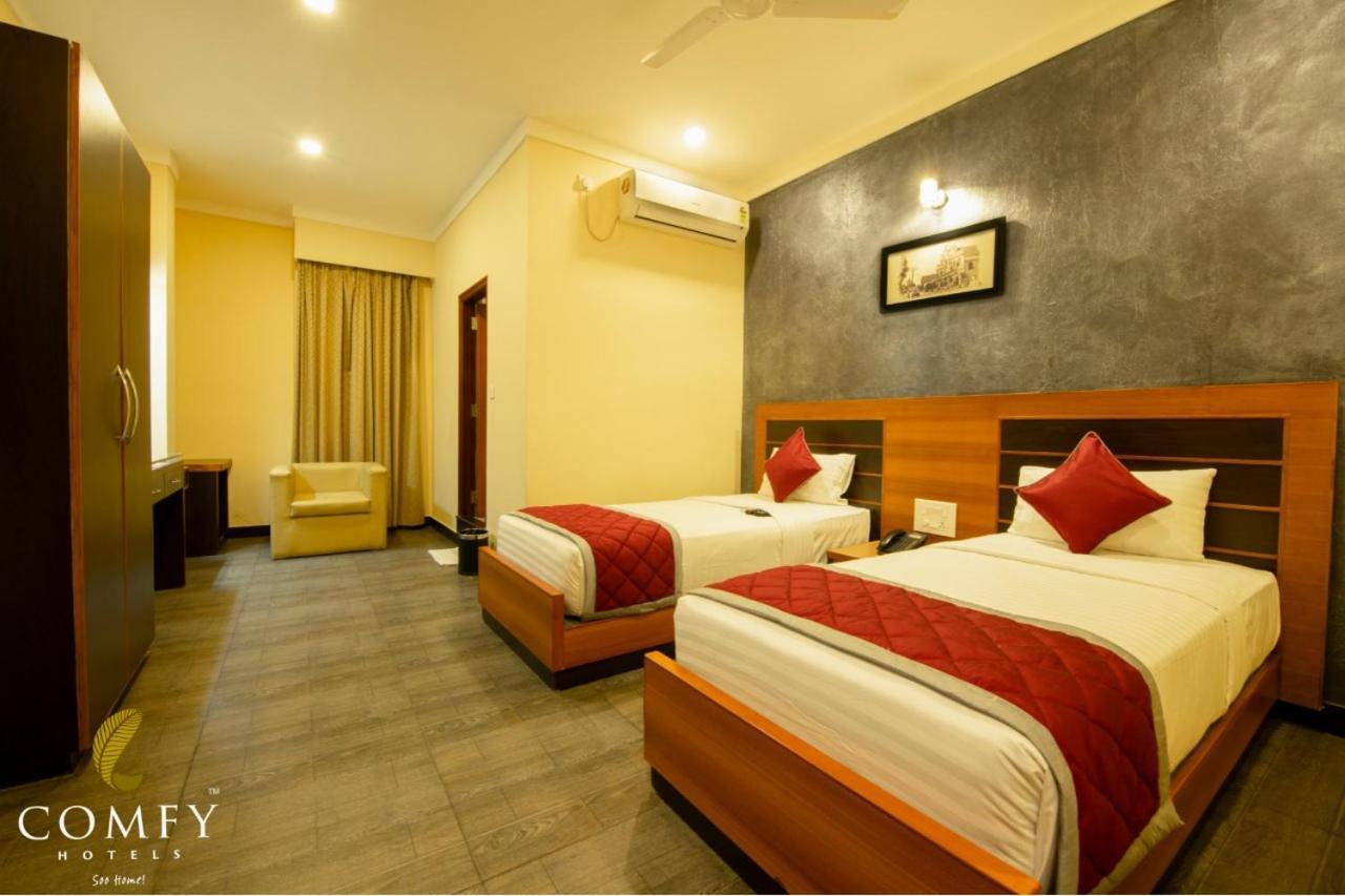 Comfy Luxury Hotel บังกาลอร์ ภายนอก รูปภาพ
