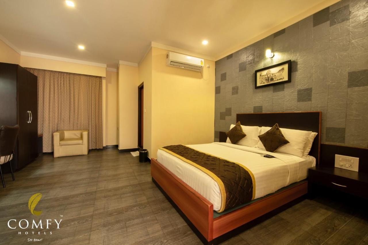Comfy Luxury Hotel บังกาลอร์ ภายนอก รูปภาพ