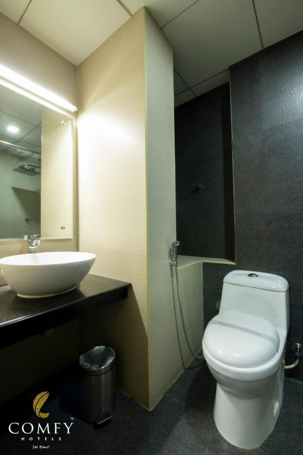 Comfy Luxury Hotel บังกาลอร์ ภายนอก รูปภาพ