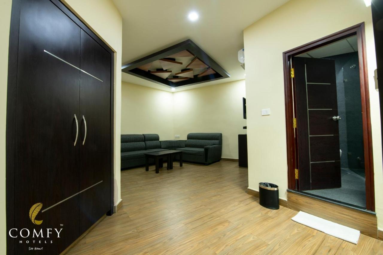 Comfy Luxury Hotel บังกาลอร์ ภายนอก รูปภาพ