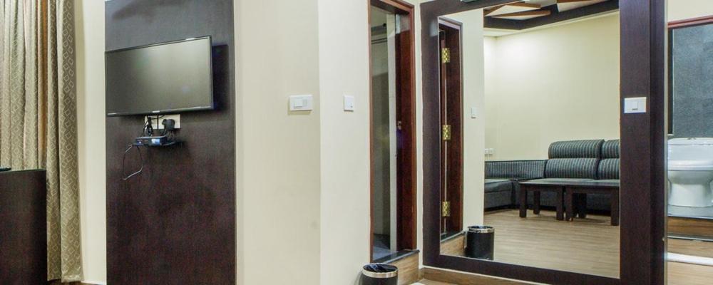 Comfy Luxury Hotel บังกาลอร์ ภายนอก รูปภาพ